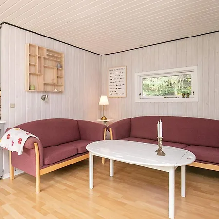 5 Person In Tranekaer-by Traum *