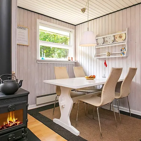 5 Person In Tranekaer-by Traum